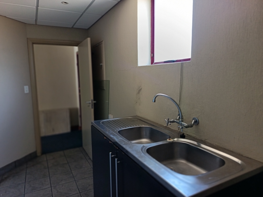 To Let commercial Property for Rent in Bo Oakdale Western Cape